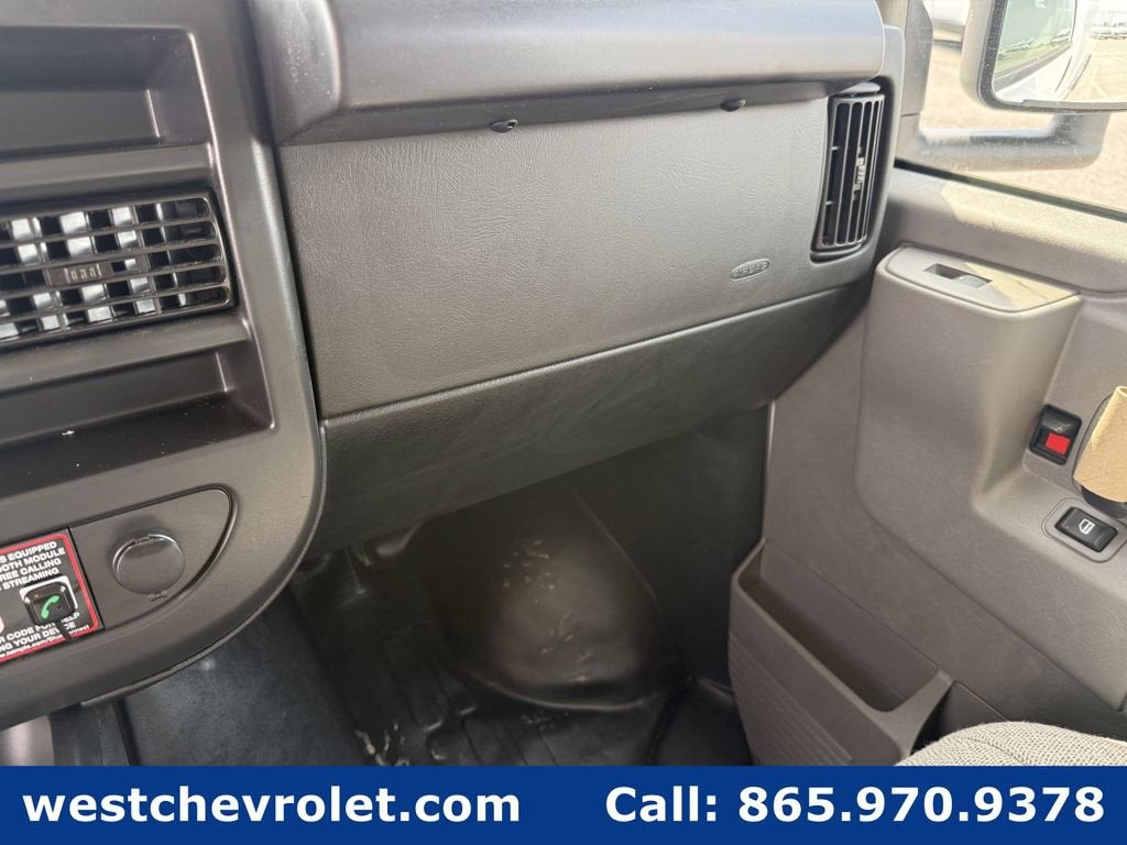 2025 Chevrolet Express Cutaway 3500 1WT