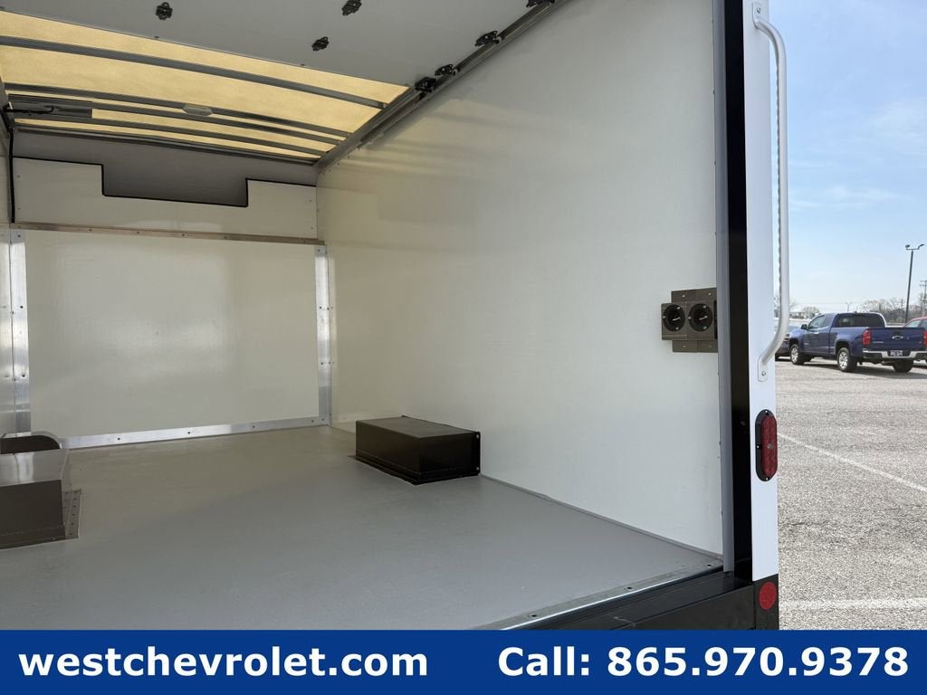 2025 Chevrolet Express Cutaway 3500 1WT