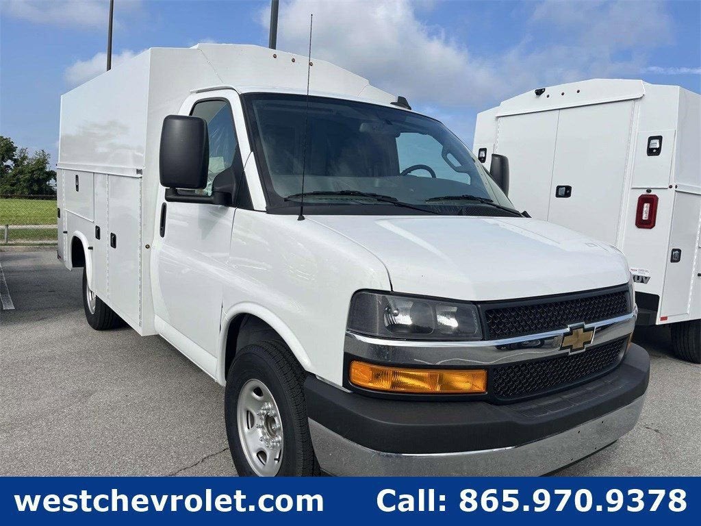 2025 Chevrolet Express Cutaway 3500 1WT