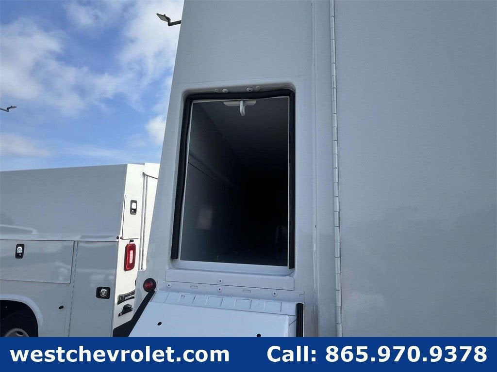 2025 Chevrolet Express Cutaway 3500 1WT