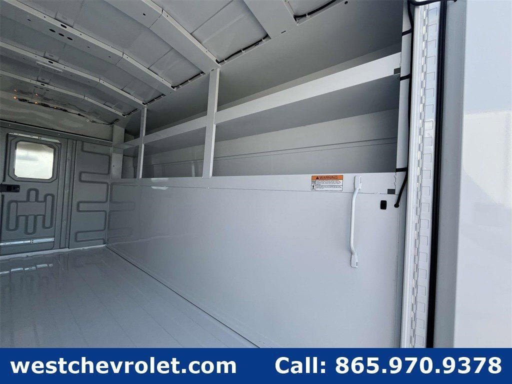 2025 Chevrolet Express Cutaway 3500 1WT