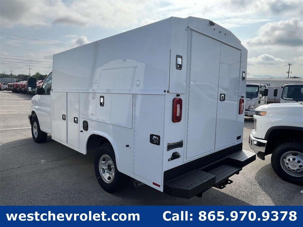 2025 Chevrolet Express Cutaway 3500 1WT
