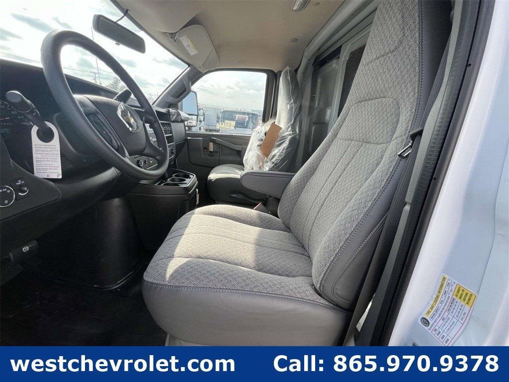 2025 Chevrolet Express Cutaway 3500 1WT