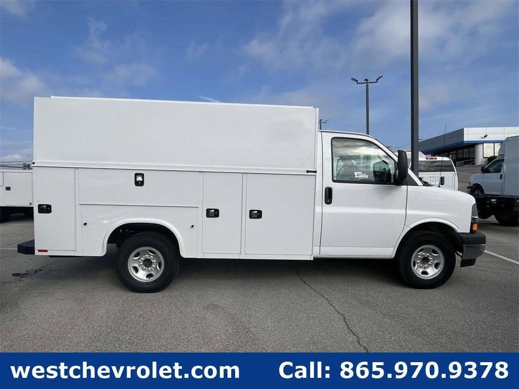 2025 Chevrolet Express Cutaway 3500 1WT