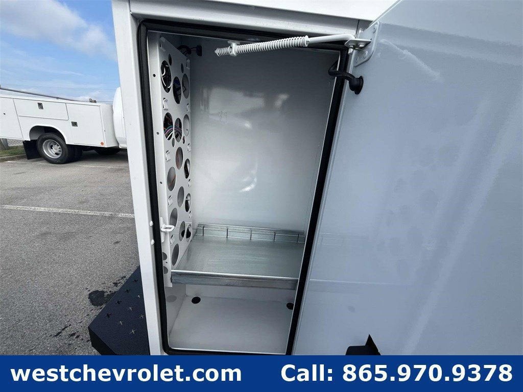 2025 Chevrolet Express Cutaway 3500 1WT