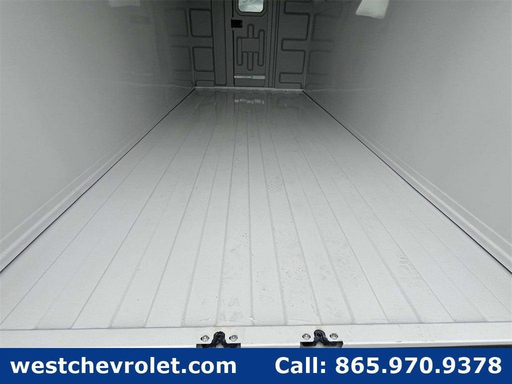 2024 Chevrolet Express Cutaway 3500 1WT