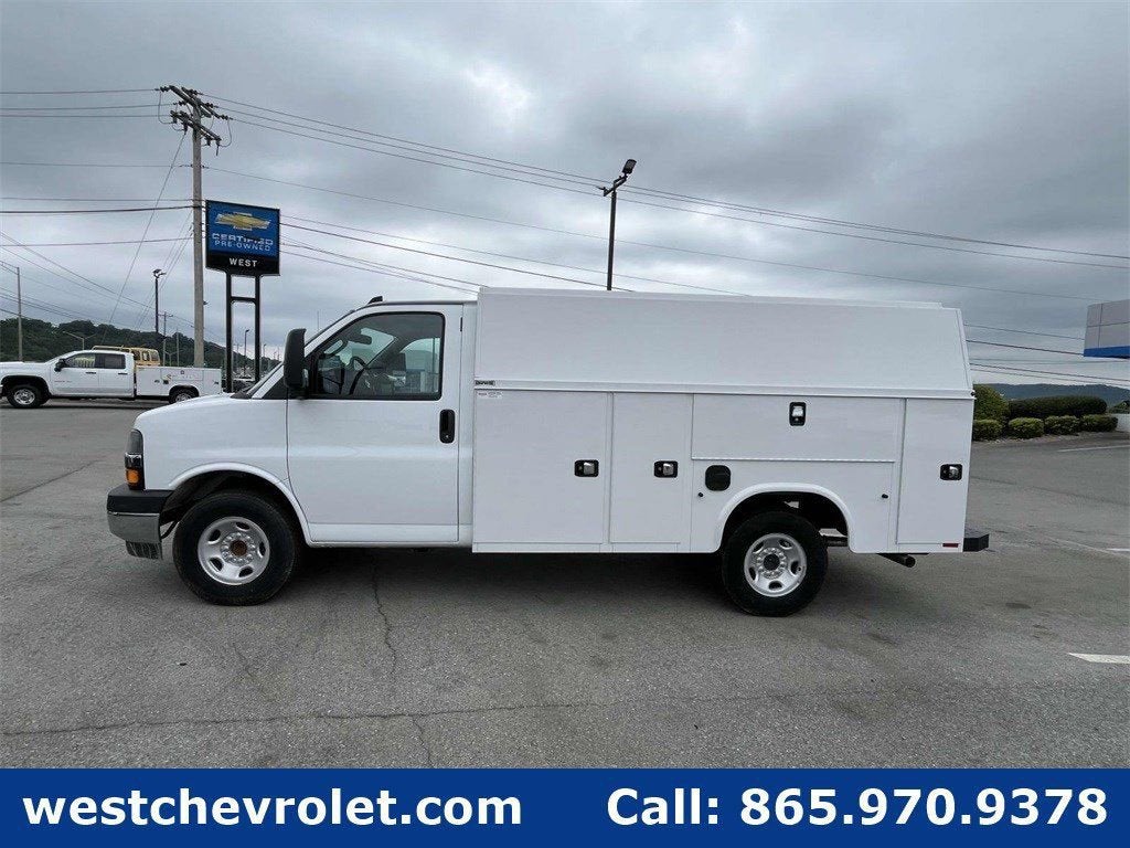 2024 Chevrolet Express Cutaway 3500 1WT