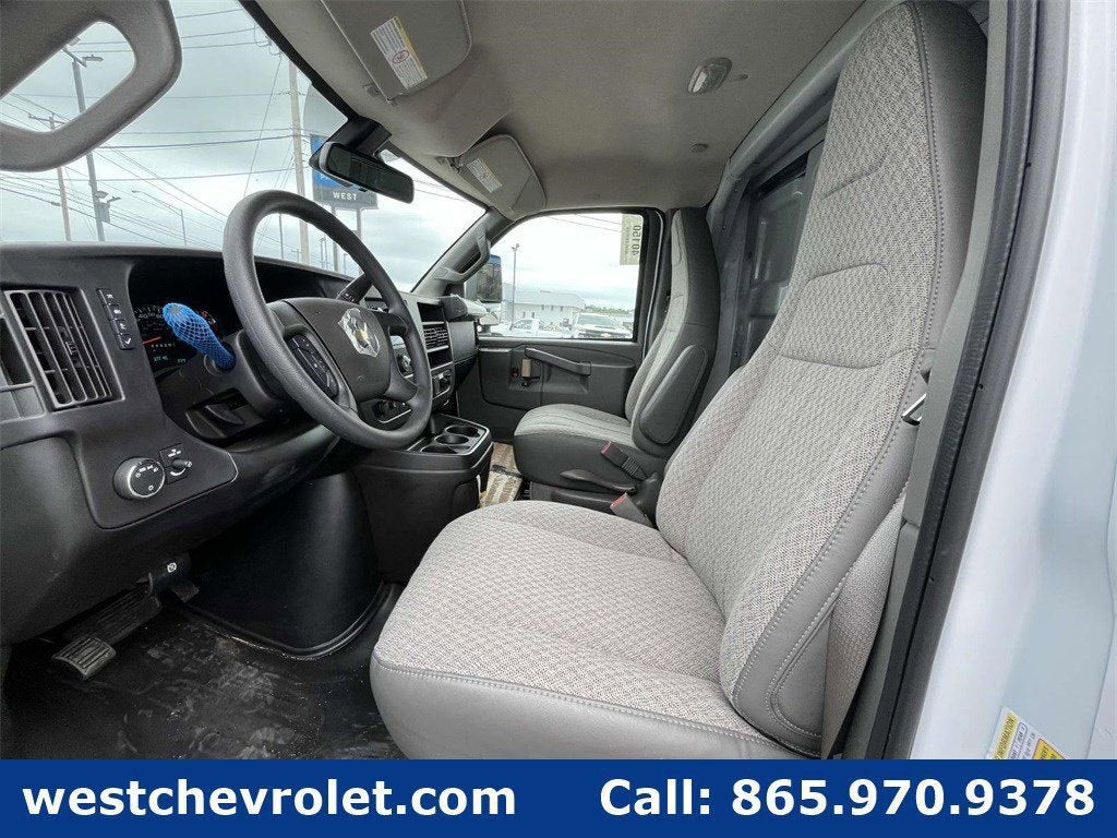 2024 Chevrolet Express Cutaway 3500 1WT