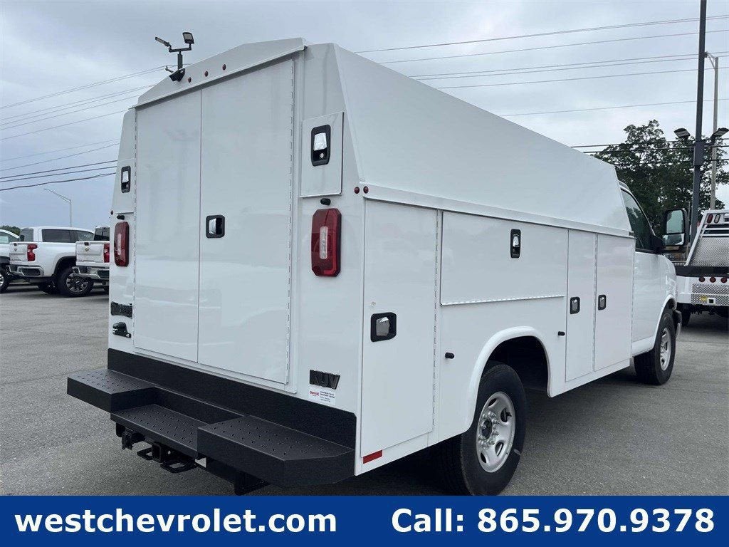 2024 Chevrolet Express Cutaway 3500 1WT