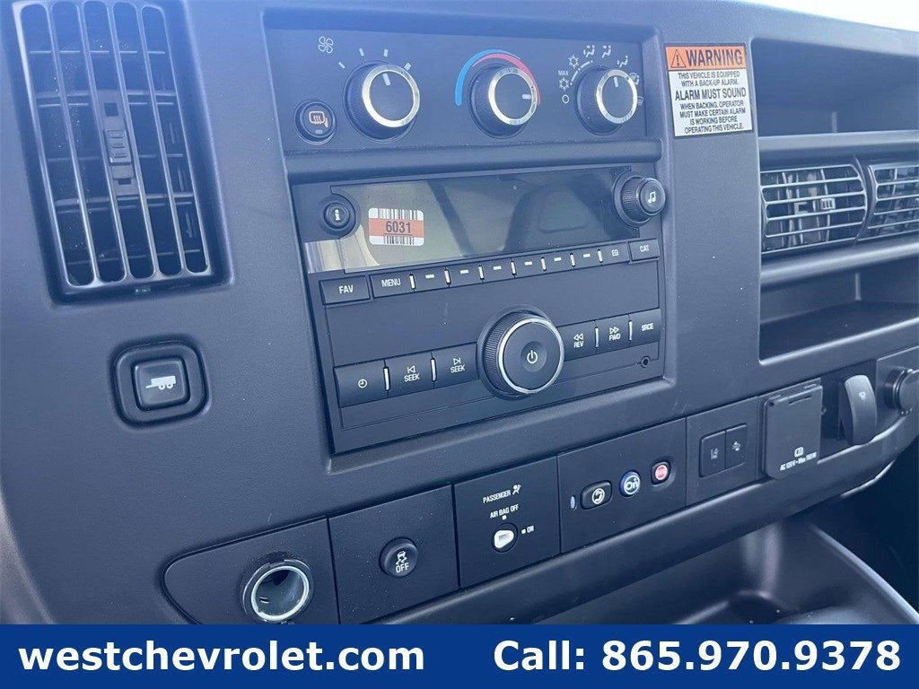 2025 Chevrolet Express Cutaway 3500 1WT