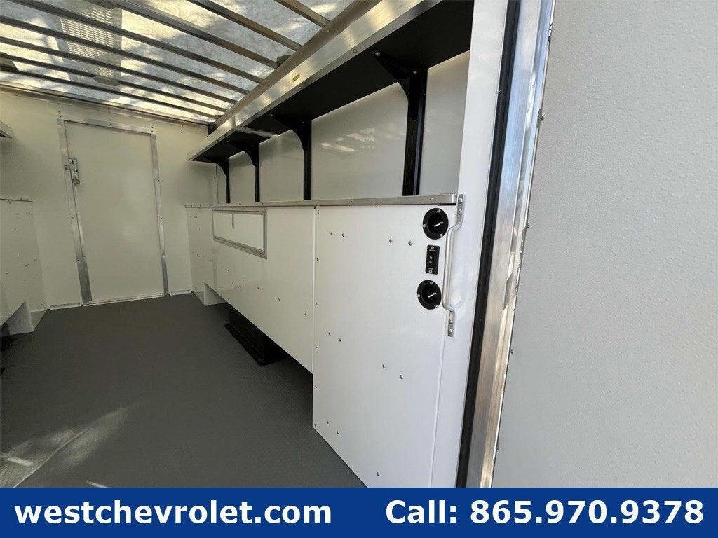 2025 Chevrolet Express Cutaway 3500 1WT