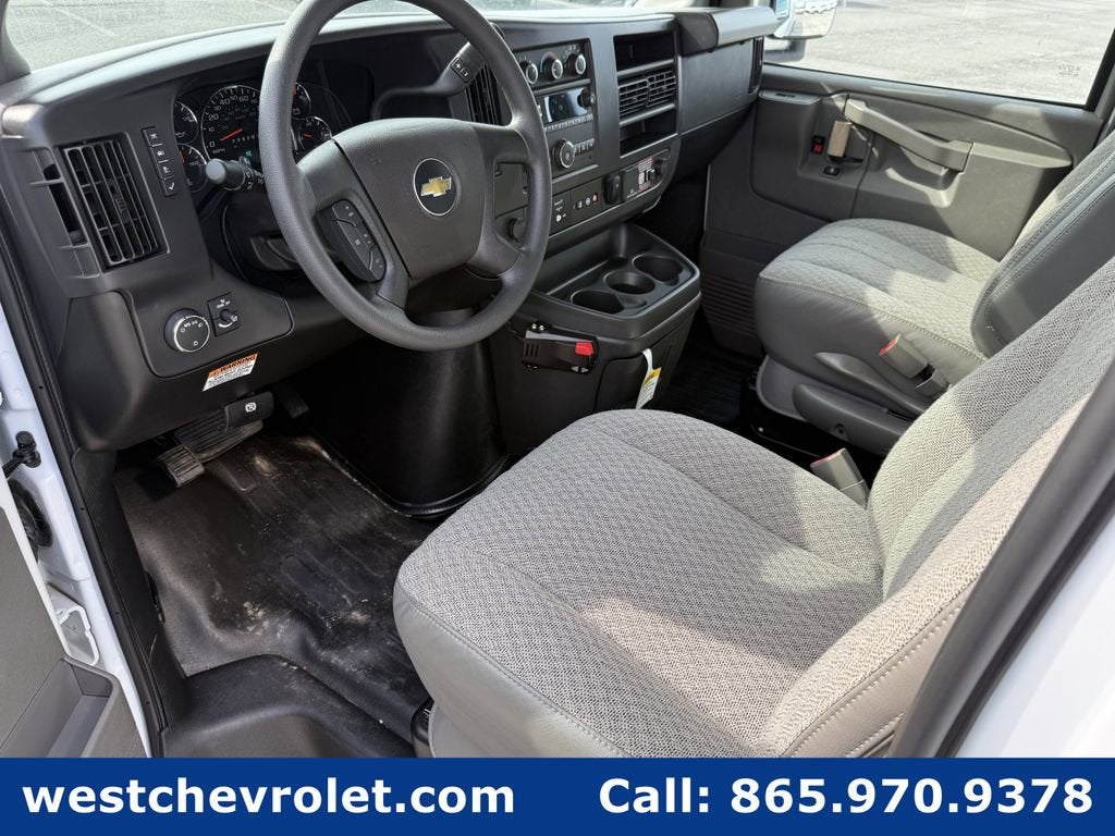 2025 Chevrolet Express Cutaway 3500 1WT