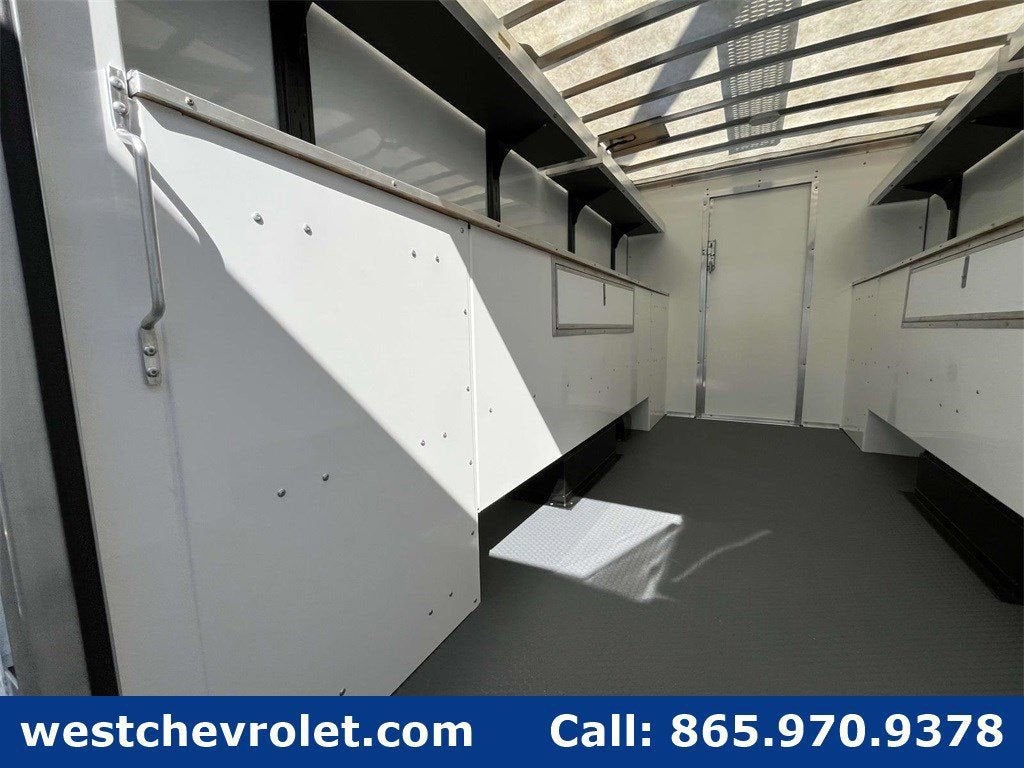 2025 Chevrolet Express Cutaway 3500 1WT