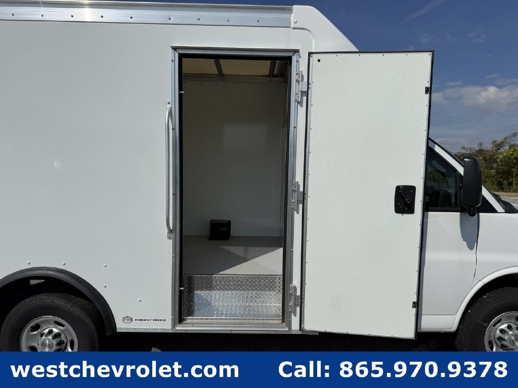 2026 Chevrolet Express Cutaway 3500 1WT