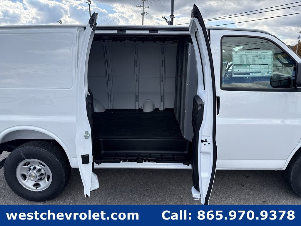 2025 Chevrolet Express Cargo 2500 WT
