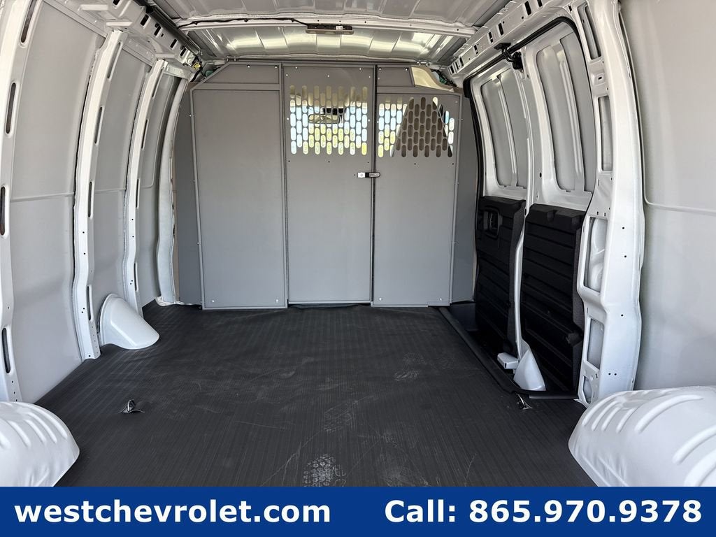 2025 Chevrolet Express Cargo WT