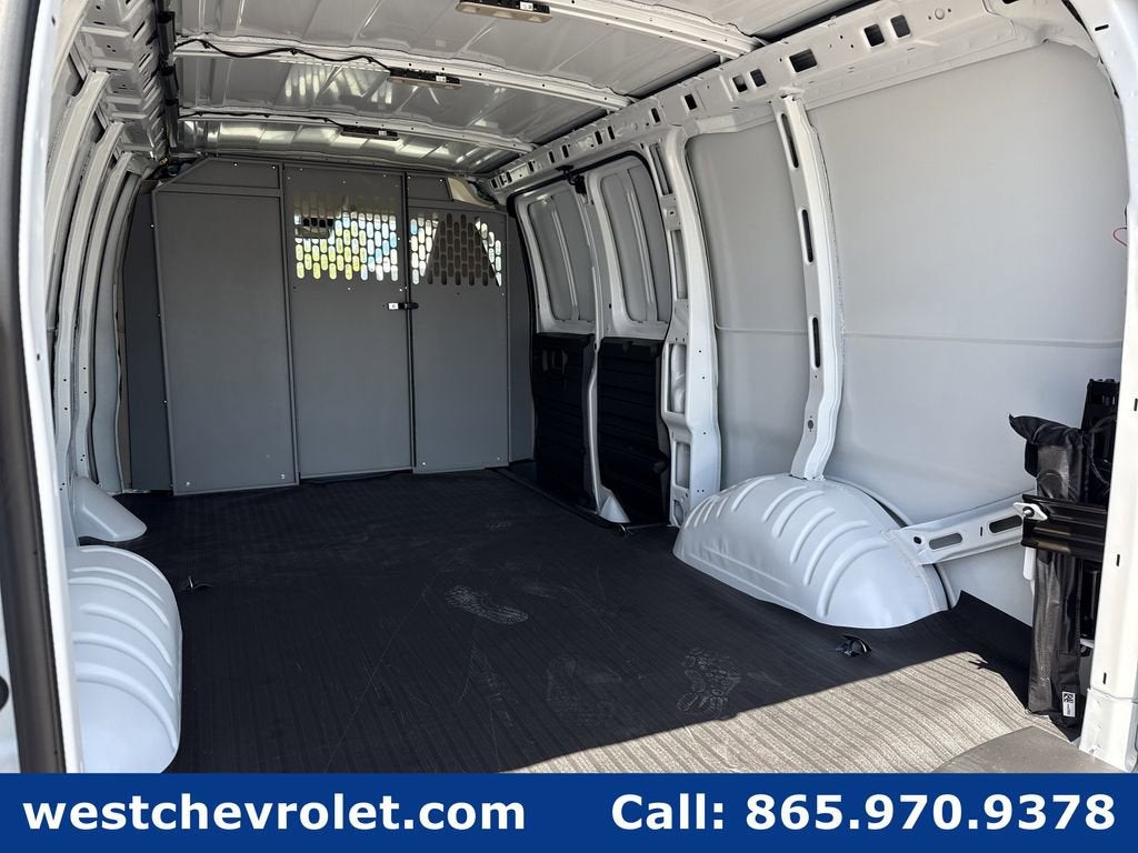 2025 Chevrolet Express Cargo WT