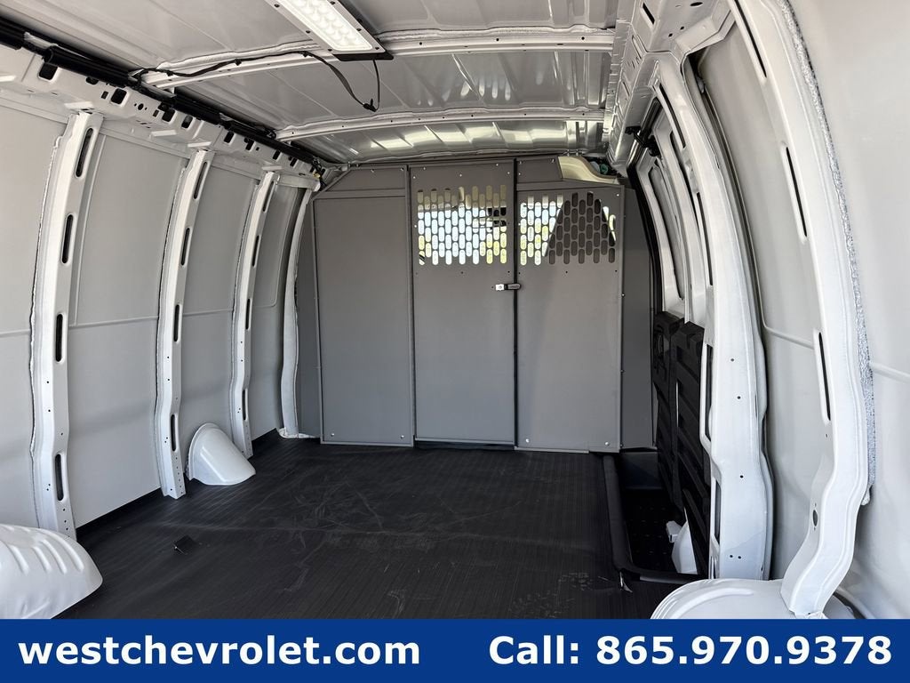 2025 Chevrolet Express Cargo WT