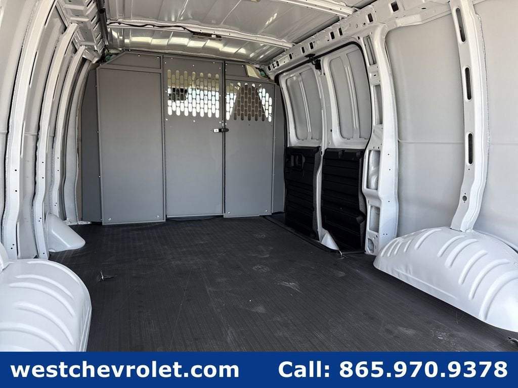 2025 Chevrolet Express Cargo WT