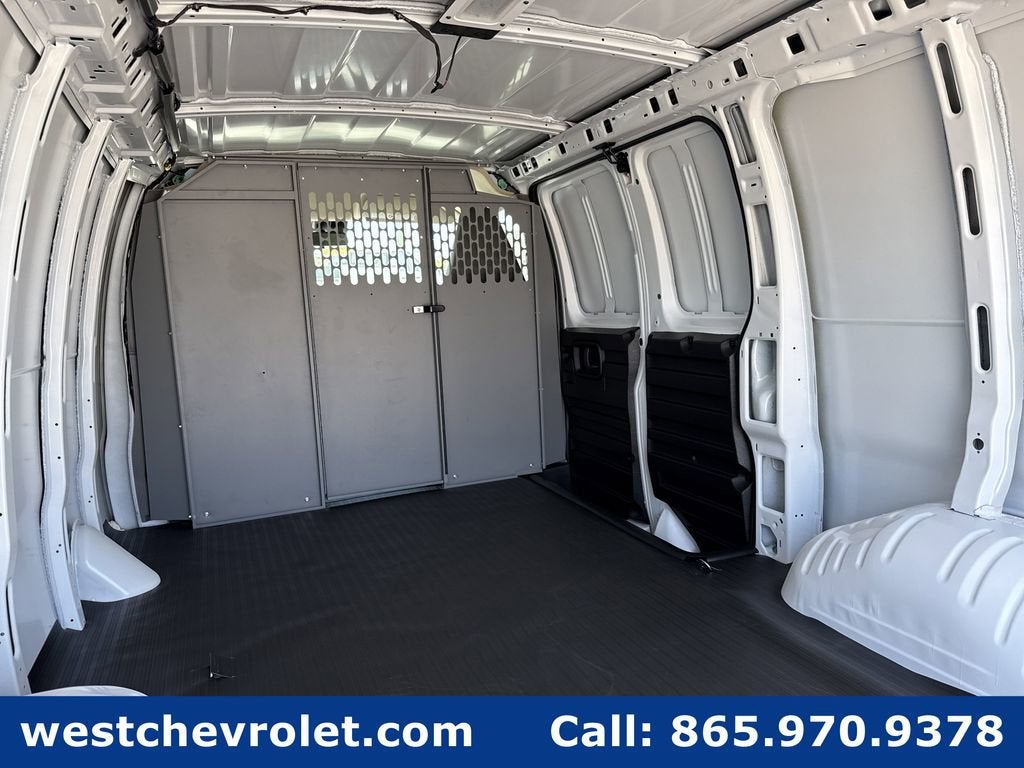 2025 Chevrolet Express Cargo WT