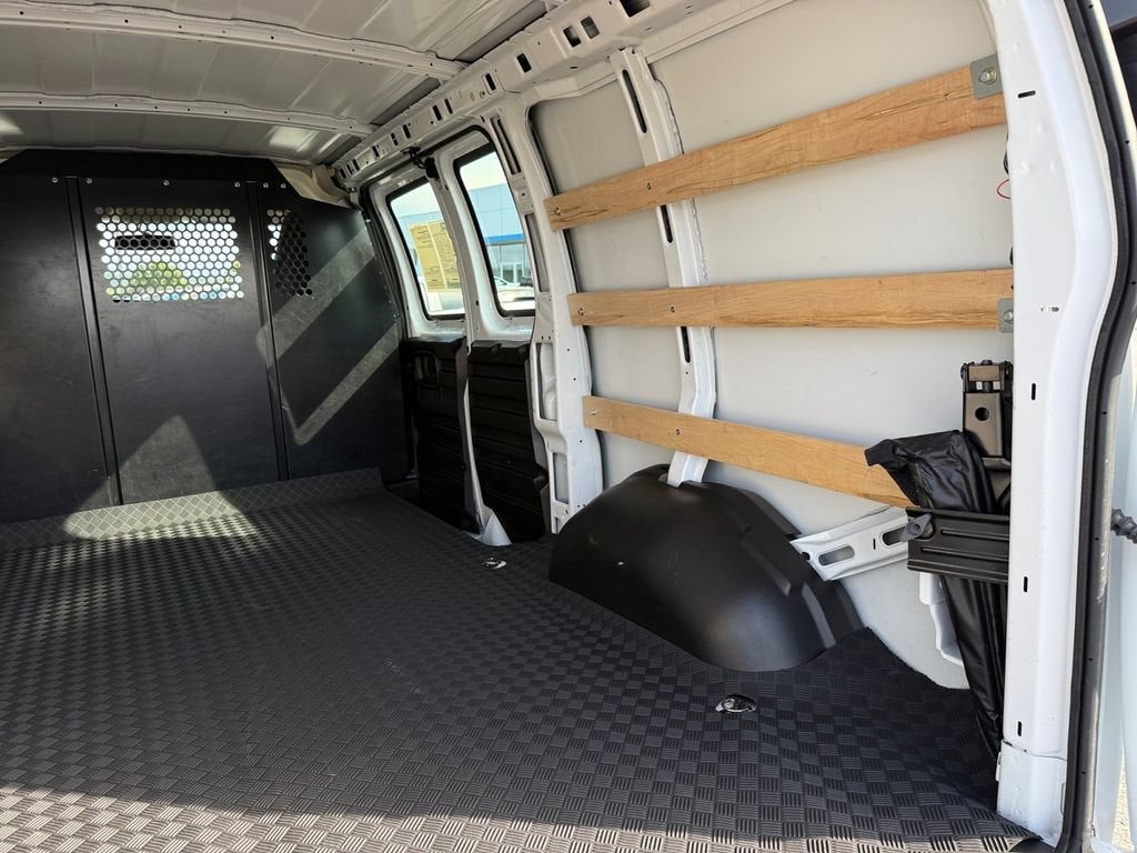 2025 Chevrolet Express Cargo WT