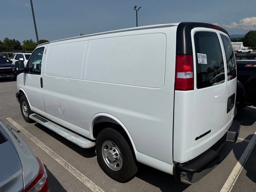 2025 Chevrolet Express Cargo WT