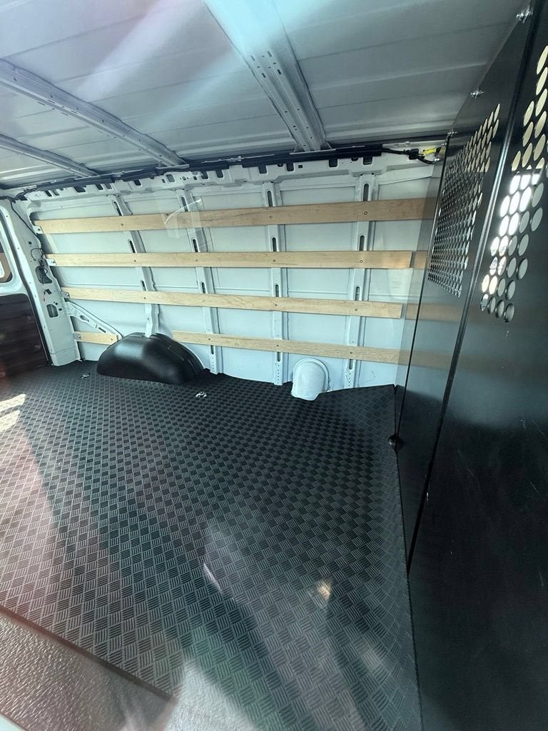 2025 Chevrolet Express Cargo WT