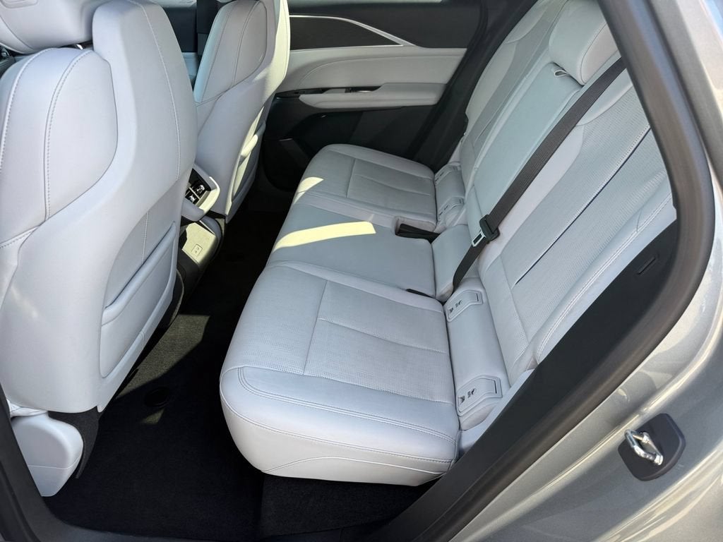 2024 Cadillac LYRIQ Luxury 1