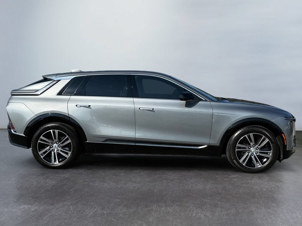 2024 Cadillac LYRIQ Luxury 1