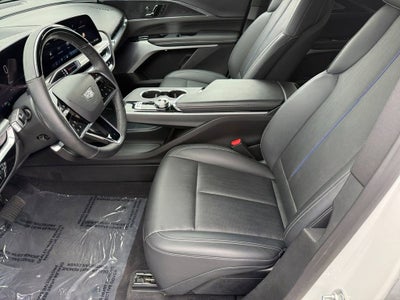 2024 Cadillac LYRIQ Luxury 2