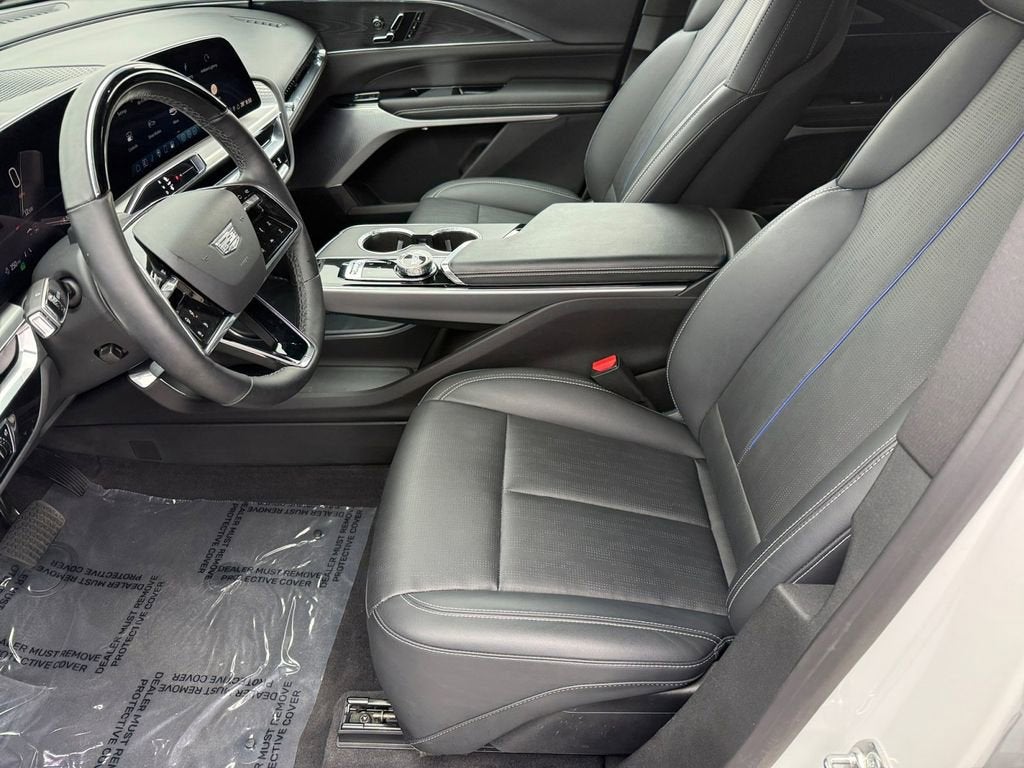 2024 Cadillac LYRIQ Luxury 2