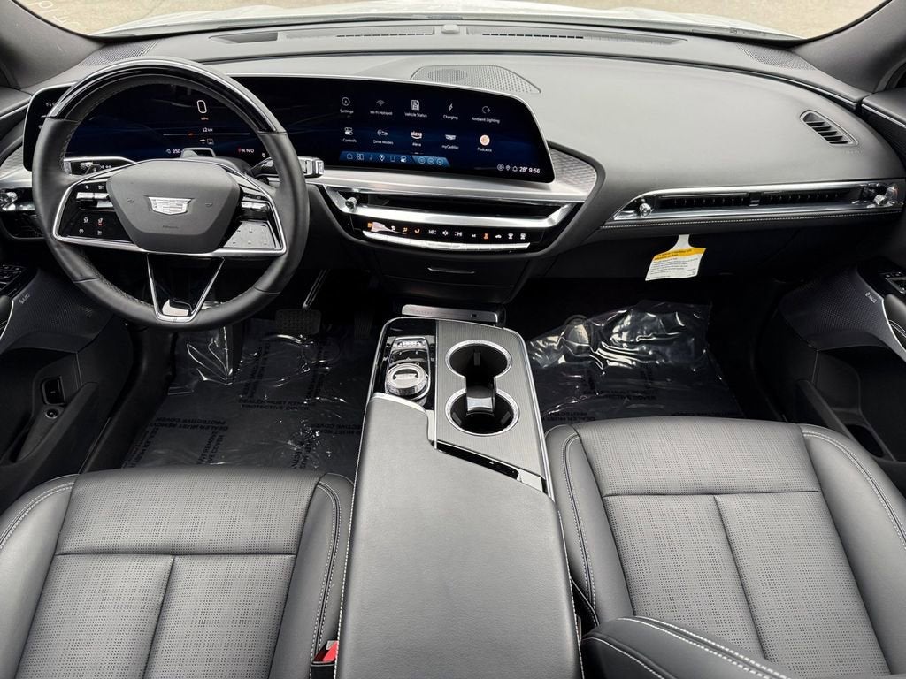 2024 Cadillac LYRIQ Luxury 2