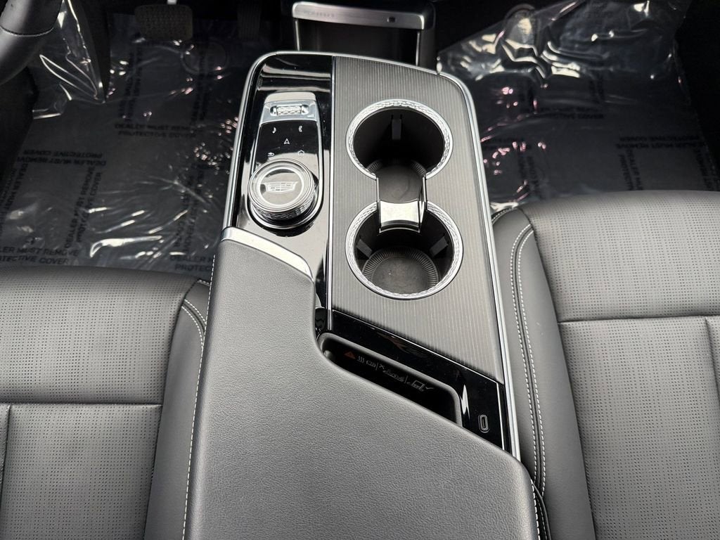 2024 Cadillac LYRIQ Luxury 2