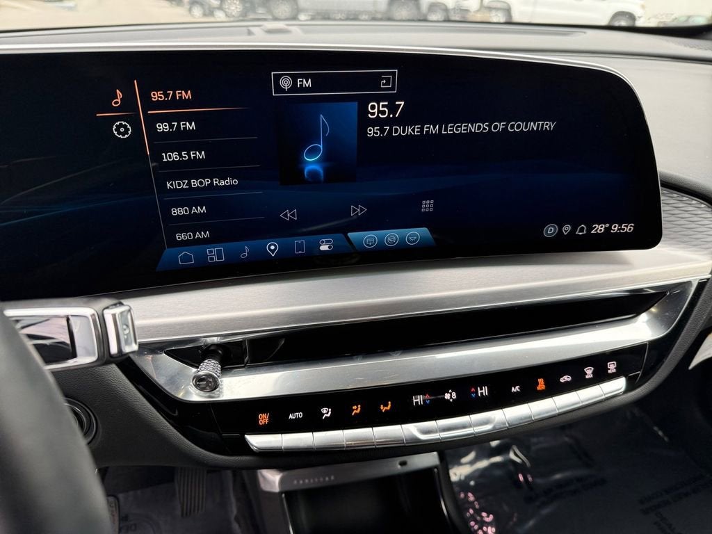 2024 Cadillac LYRIQ Luxury 2