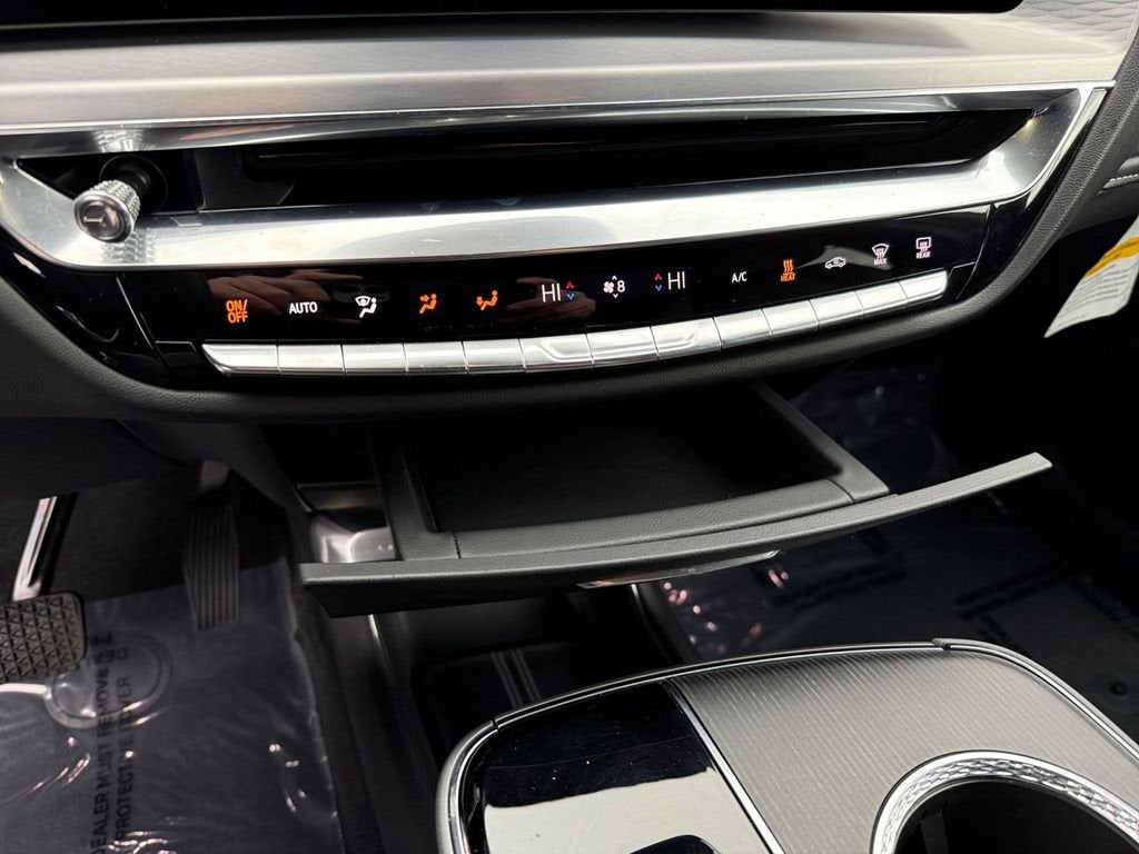 2024 Cadillac LYRIQ Luxury 2