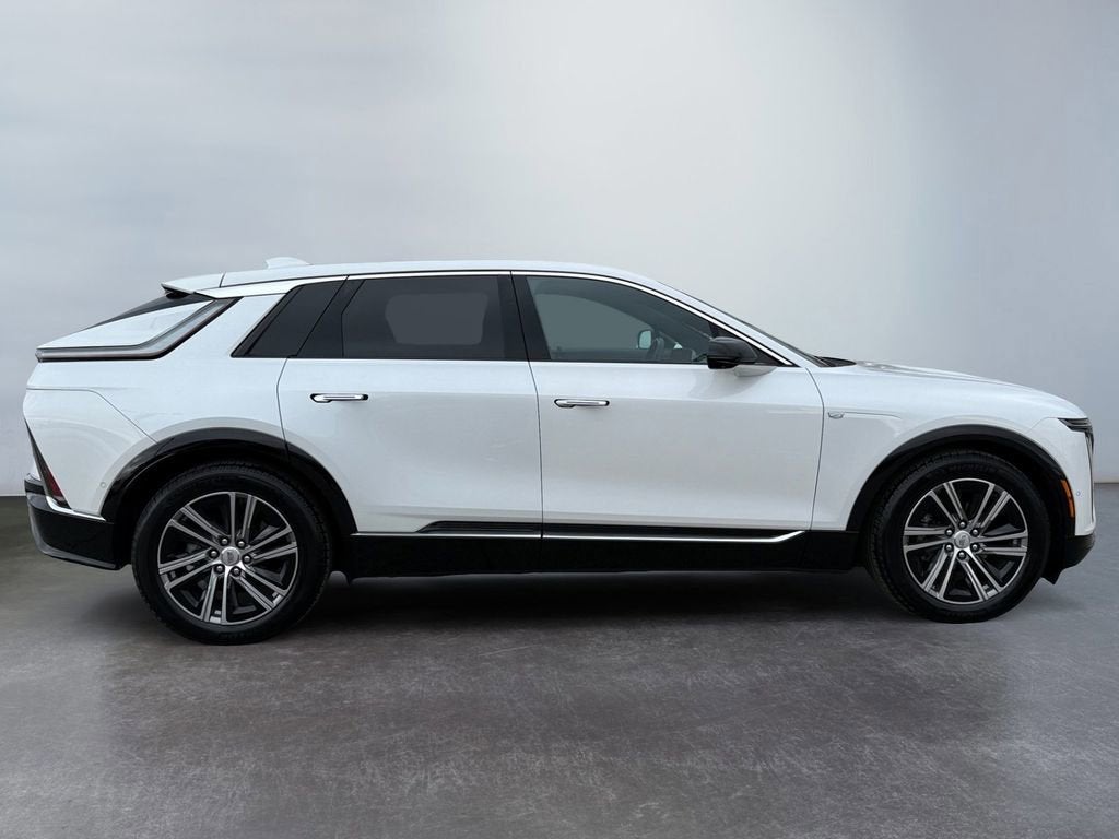 2024 Cadillac LYRIQ Luxury 2