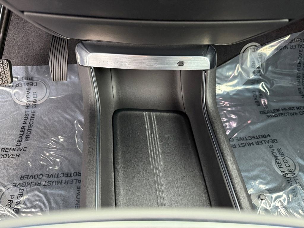 2024 Cadillac LYRIQ Luxury 2