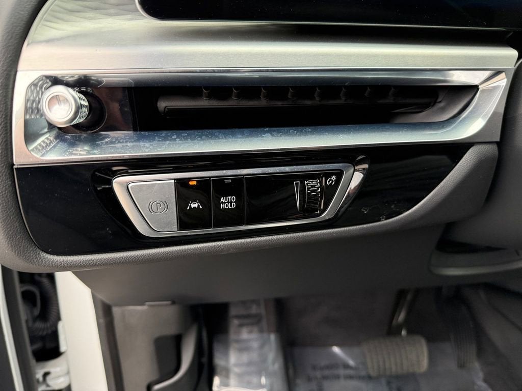 2024 Cadillac LYRIQ Luxury 2