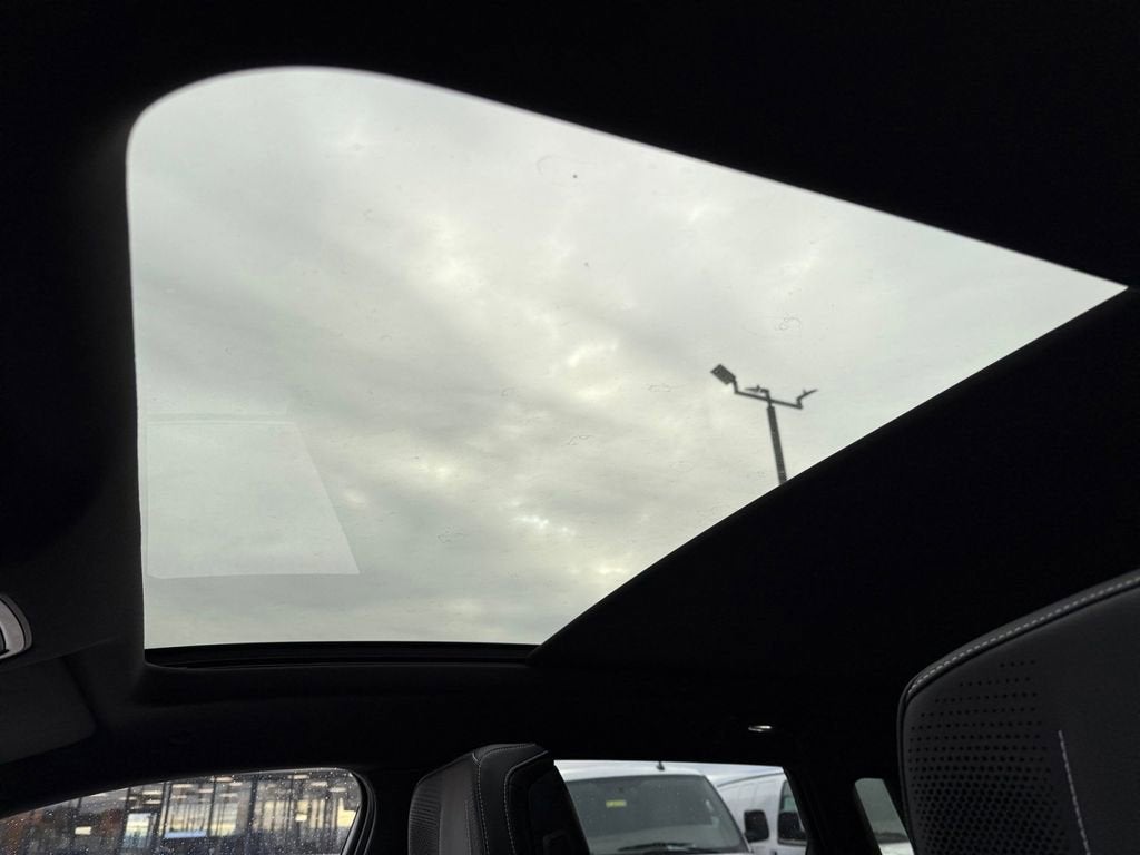 2024 Cadillac LYRIQ Luxury 2