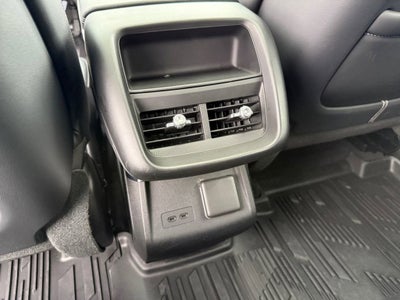 2024 Cadillac LYRIQ Luxury 2