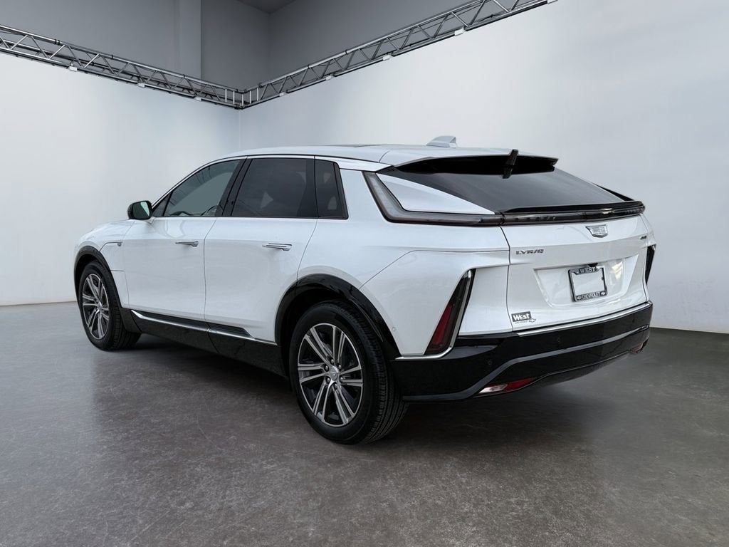 2024 Cadillac LYRIQ Luxury 2