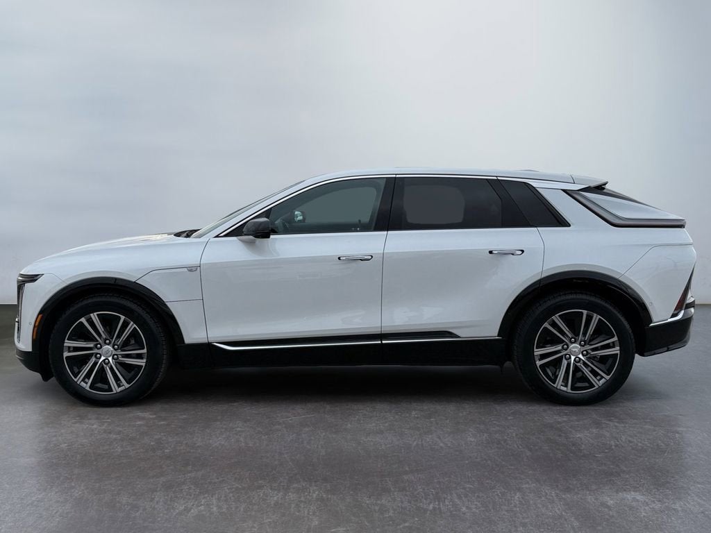 2024 Cadillac LYRIQ Luxury 2