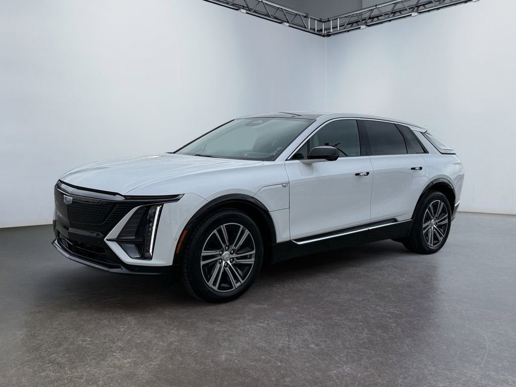 2024 Cadillac LYRIQ Luxury 2