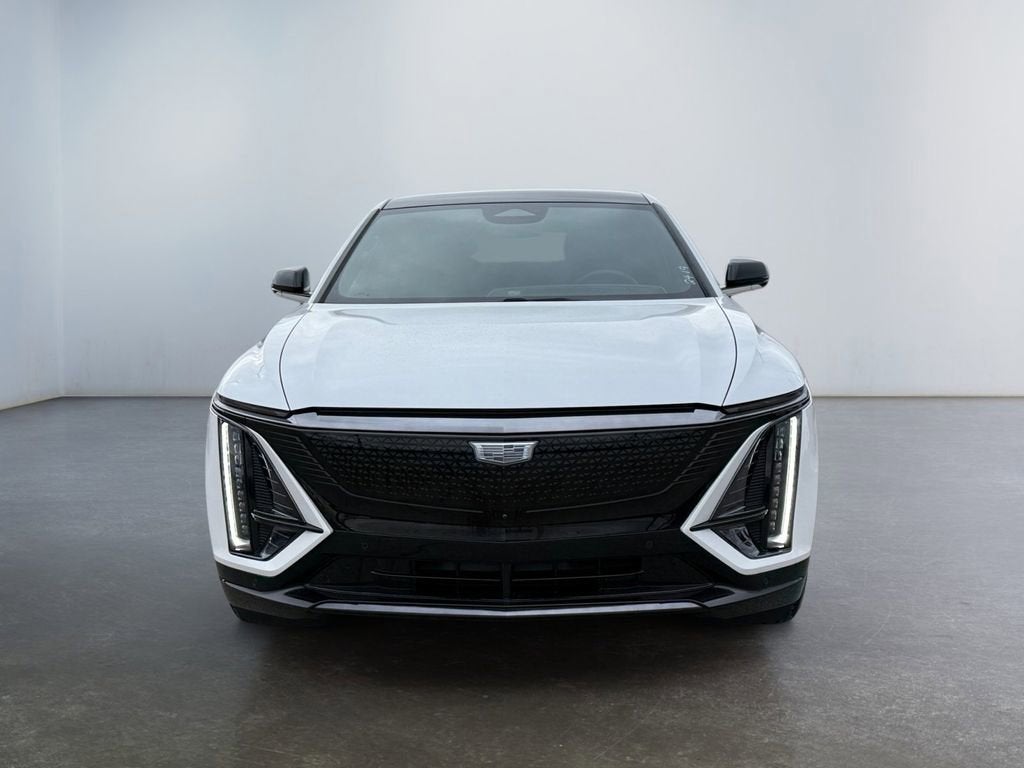 2024 Cadillac LYRIQ Luxury 2