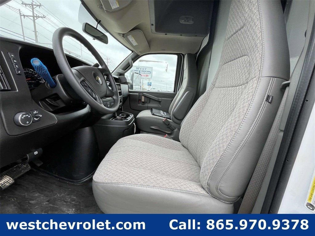 2024 Chevrolet Express Cutaway 3500 1WT