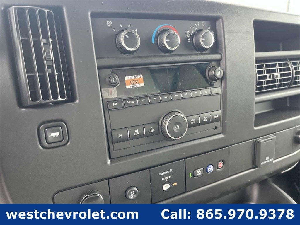 2024 Chevrolet Express Cutaway 3500 1WT