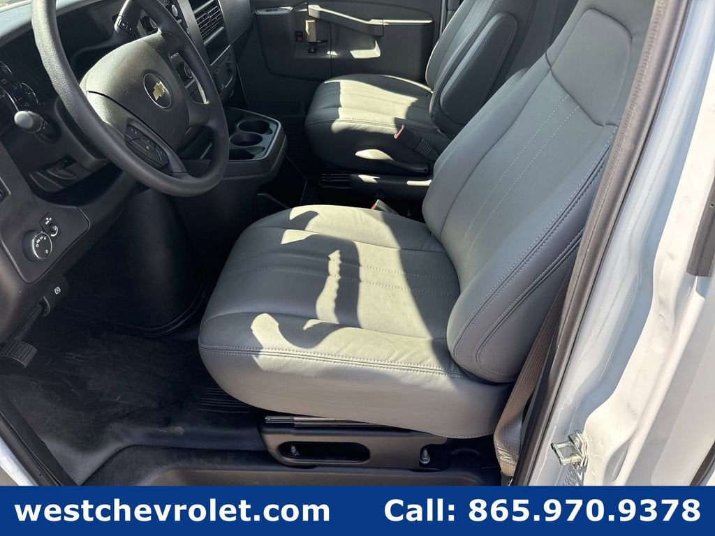2026 Chevrolet Express Cutaway 3500 1WT