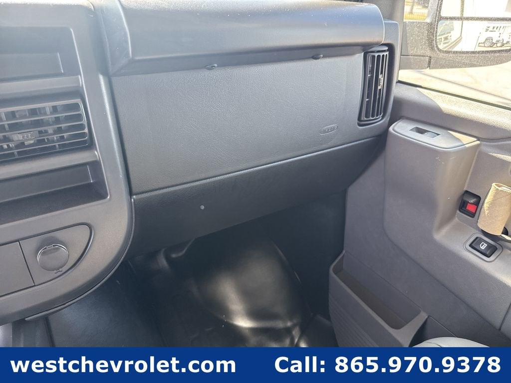 2026 Chevrolet Express Cutaway 3500 1WT