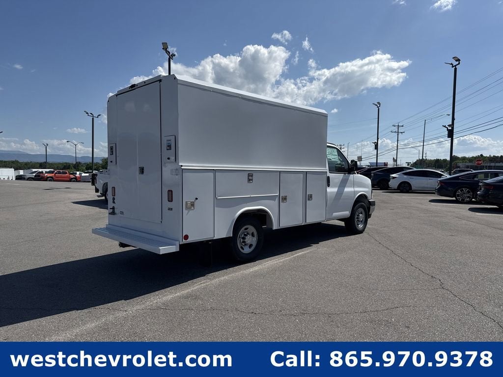2026 Chevrolet Express Cutaway 3500 1WT