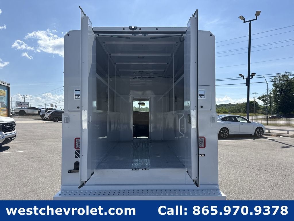 2026 Chevrolet Express Cutaway 3500 1WT